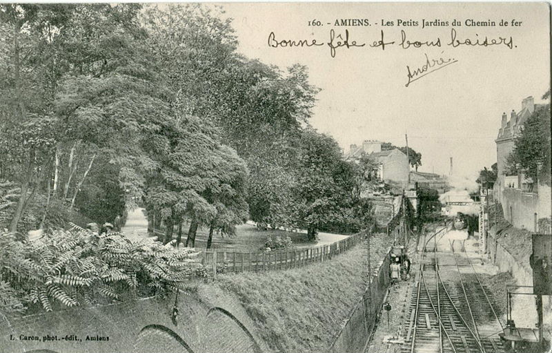 Les petits jardins du Chemin de fer à Amiens sur une carte postale ancienne