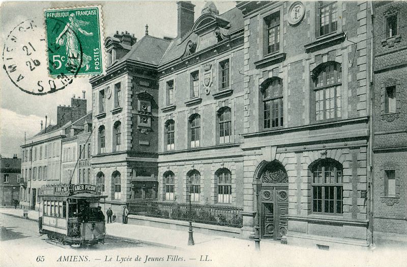 Le lycée de Jeunes Filles à Amiens sur une carte postale ancienne