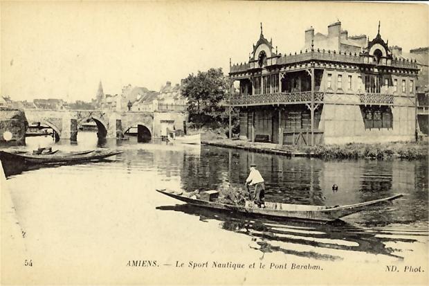 Le Sport Nautique et le Pont Baraban à Amiens sur une carte postale ancienne