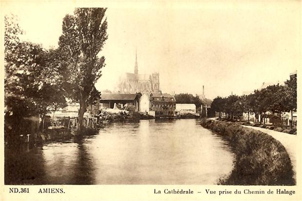 La cathédrale d'Amiens sur une carte postale ancienne