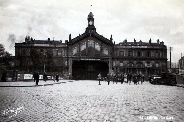 La Gare d'Amiens sur une carte postale ancienne
