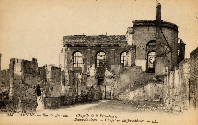 La chapelle de la providence détruite à Amiens sur une carte postale ancienne