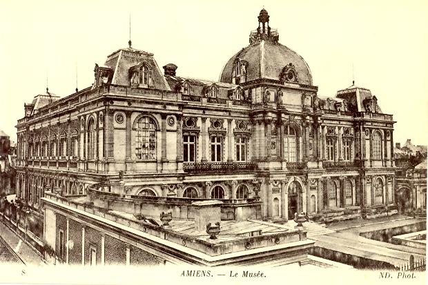 le musée d'Amiens sur une carte postale ancienne