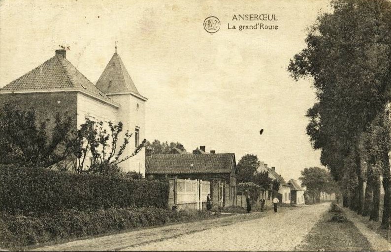 La grand'route à Anseroeul sur une carte postale ancienne