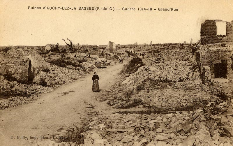 La Grand'Rue d'Auchy après la Grand Guerre sur une carte postale ancienne