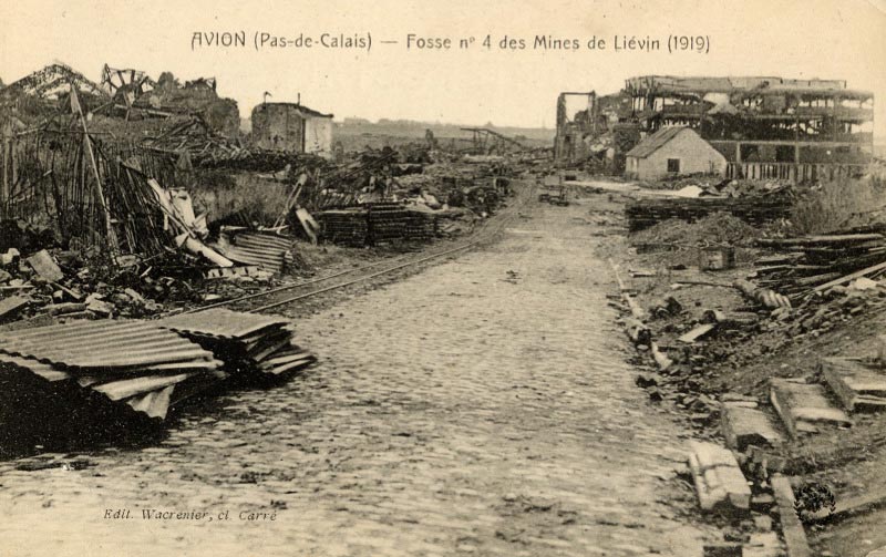 La fosse n°4 des Mines de Liévin à Avion sur une carte postale ancienne