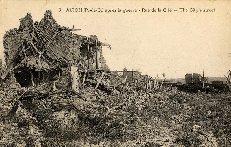 Avion après la guerre de 1914-1918 sur une carte postale ancienne