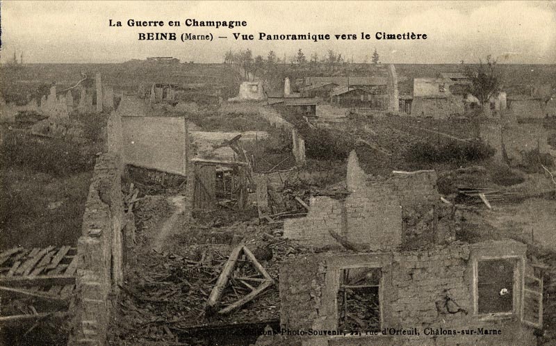 Vue Panoramique vers le cimetière de Beine (La Grande Guerre en Champagne) sur une carte postale ancienne