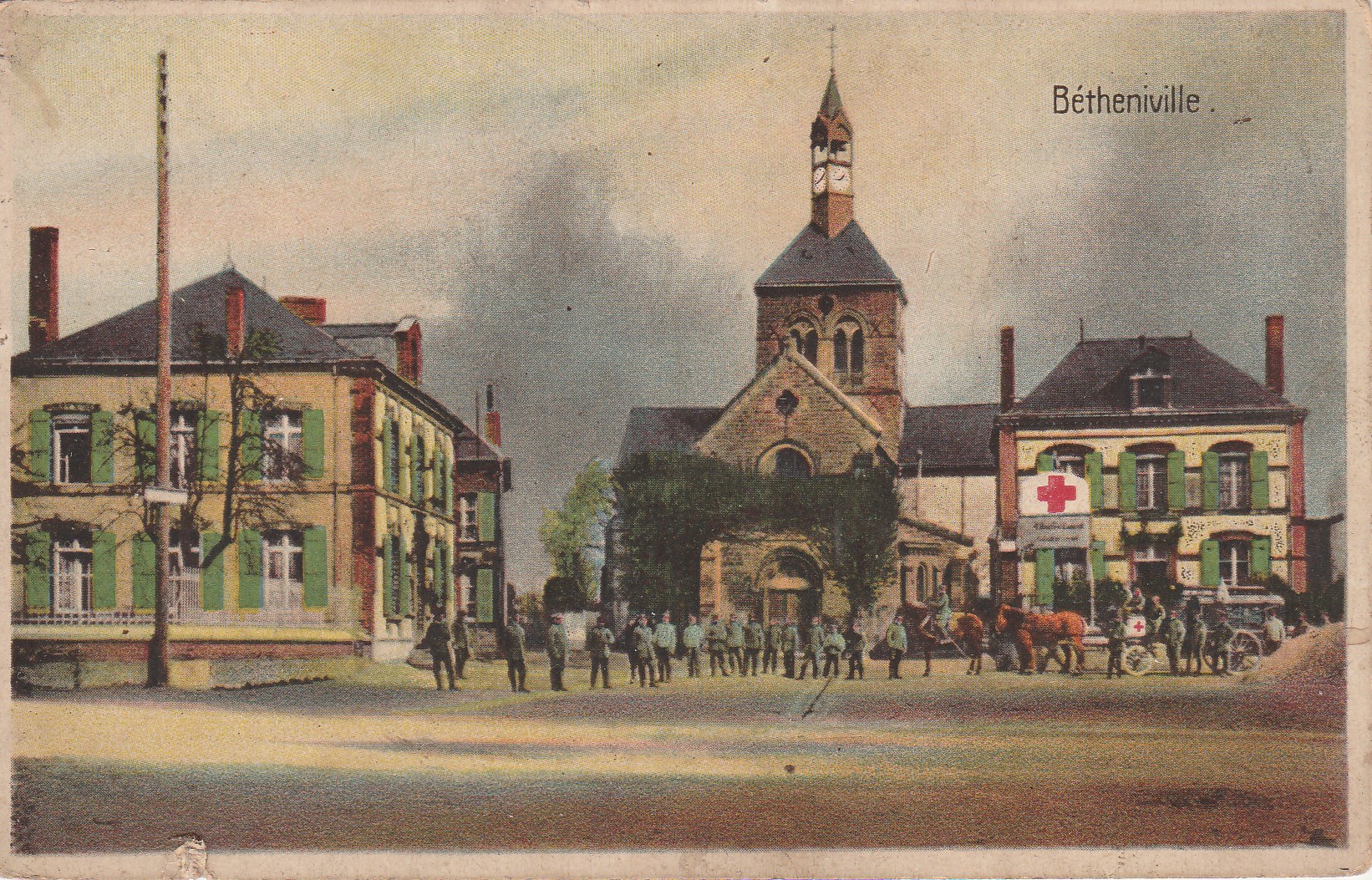 La place de Bétheniville sur une carte postale ancienne