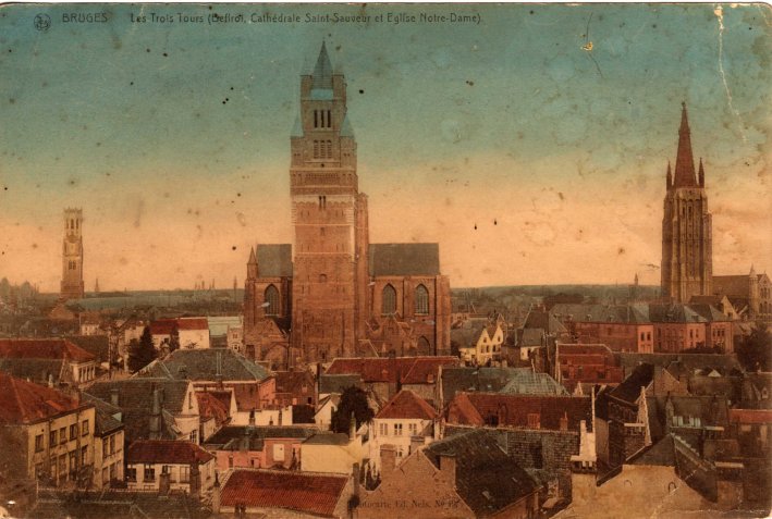 Les trois tours de Bruges sur une carte postale ancienne