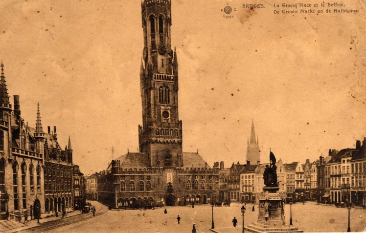 La Grand'Place et le Beffroi de Bruges sur une carte postale ancienne
