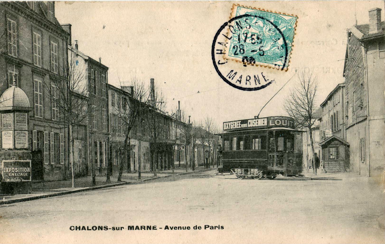 Avenue de Paris à Châlons-sur-Marne sur une carte postale ancienne