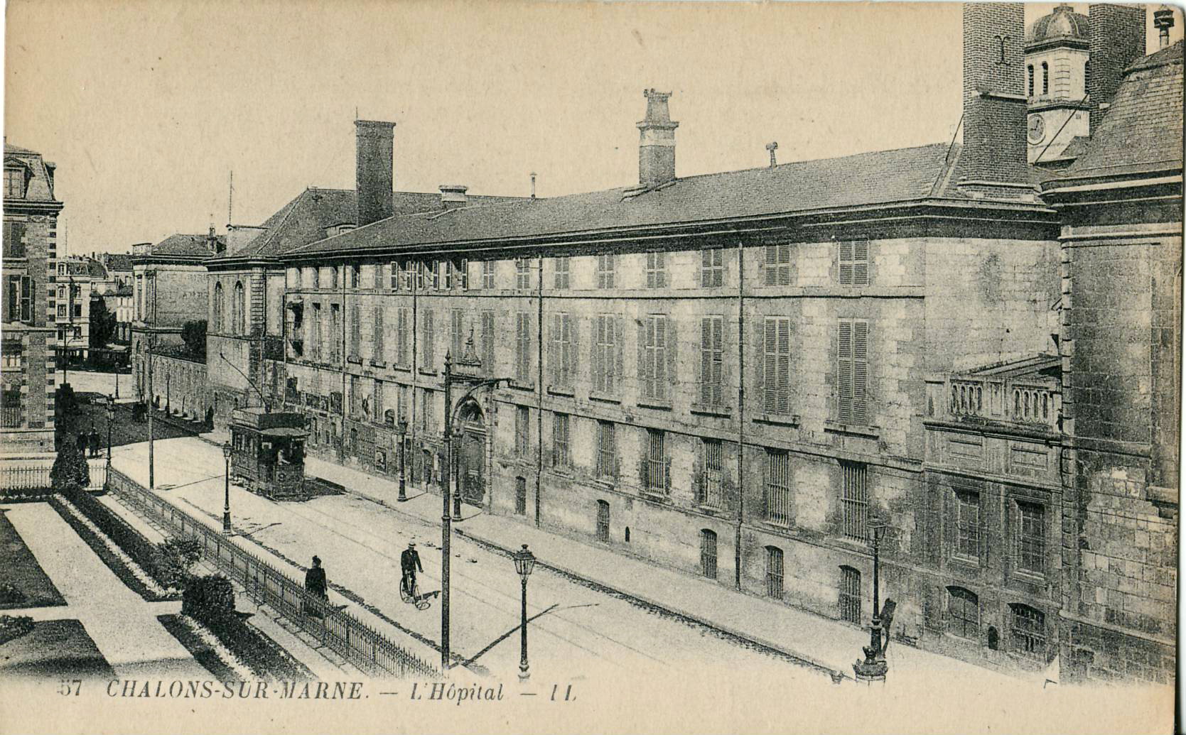 L'Hopital de Châlons-sur-Marne sur une carte postale ancienne