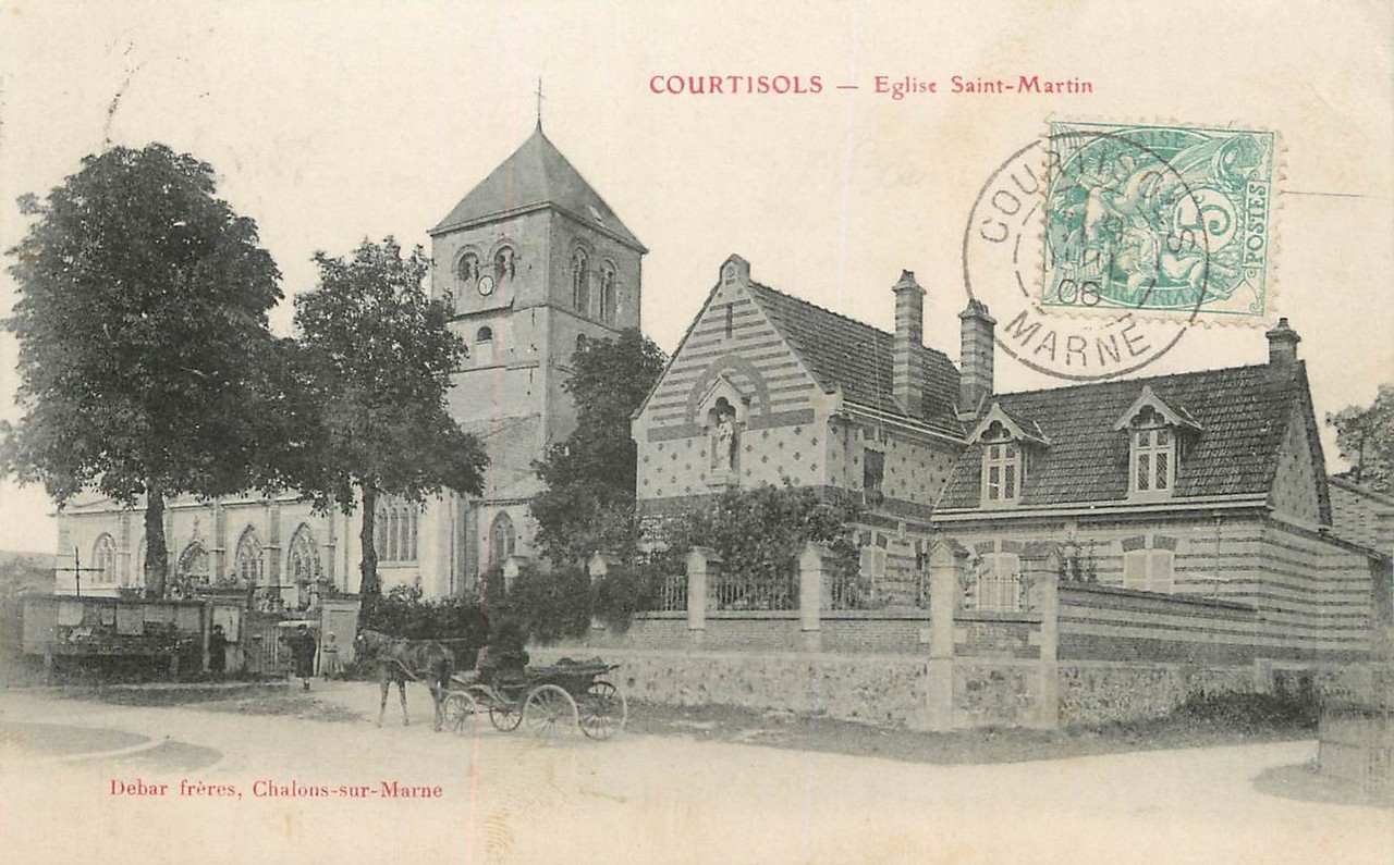 L'église Saint-Martin à Courtisols sur une carte postale ancienne