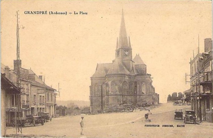 La Place de Grandpré sur une carte postale ancienne
