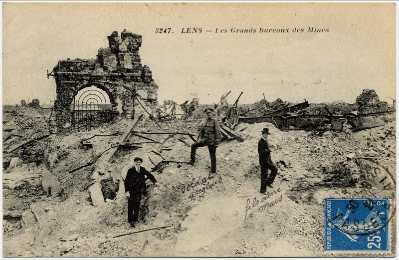Les grands bureaux des mines détruits pendant la Grande Guerre sur une carte postale ancienne