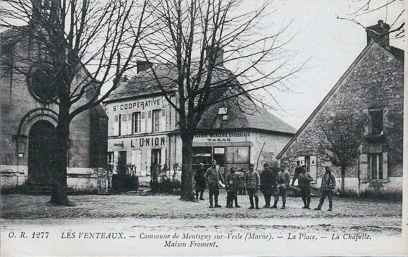 La Place des Venteaux (Montigny-sur-Vesle) sur une carte postale ancienne