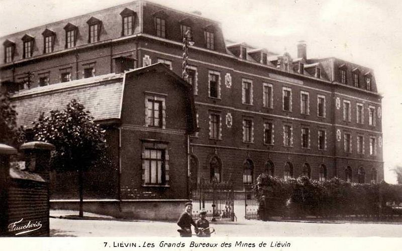 Grands bureaux des mines de Liévin sur une carte postale ancienne