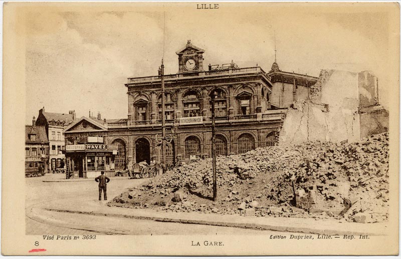 La gare de Lille pendant la Grande Guerre sur une carte postale ancienne