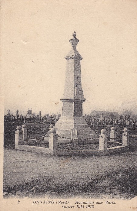 Le Monument aux Morts d'Onnaing sur une carte postale ancienne