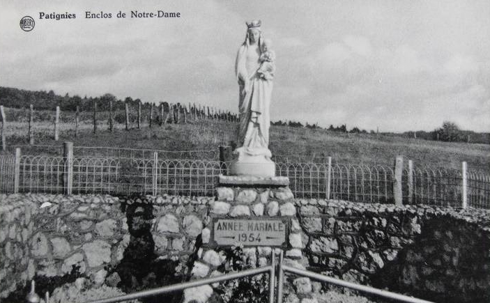 L'enclos Notre-Dame sur une carte postale ancienne