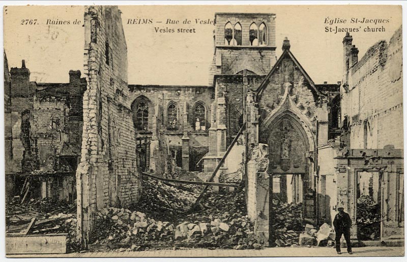 Les ruines de la rue de Vesle à Reims et l'église Saint-Jacques sur une carte postale ancienne