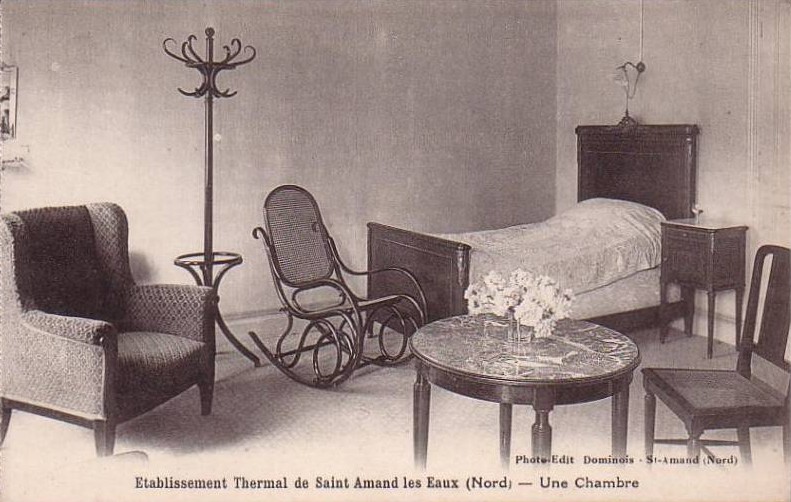 Une chambre de l'établissement des thermes de Saint-Amand sur une carte postale ancienne