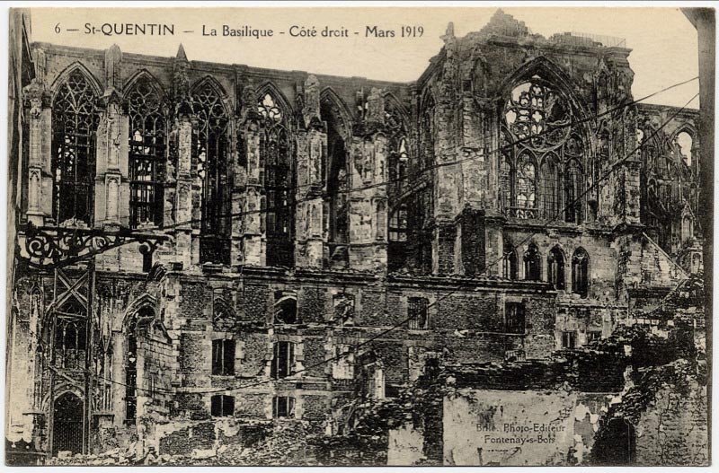 La basilique de Saint-Quentin en ruines (mars 1919) sur une carte postale ancienne
