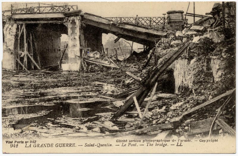 Les ruines du pont de Saint-Quentin après la Première Guerre Mondiale sur une carte postale ancienne
