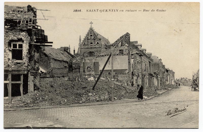 La rue de Guise à Saint-Quentin après la Grande Guerre sur une carte postale ancienne