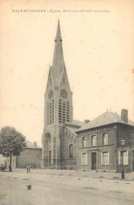 L'église Sainte-Croix  à Valenciennes sur une carte postale ancienne