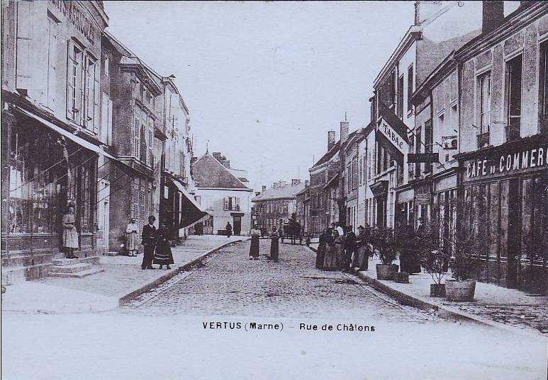 La rue de Châlons à Vertus sur une carte postale ancienne
