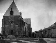 L'église et le monument aux morts de Brieulles-sur-Bar