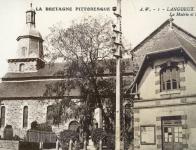La mairie et l'église de Langueux