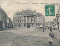 La Place de l'Hôtel de Ville à Condé-sur-l'Escaut