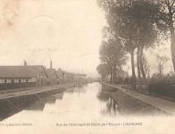Vue de l'entrepôt et du Canal de l'Escaut à Lourches