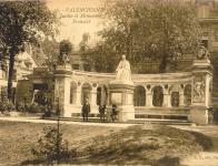Le jardin et le monument Froissart à Valenciennes