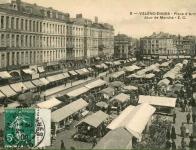 La Place d'Armes de Valenciennes, le jour du marché