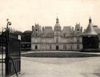 Le château d'Ognon, façade sur la cour d'honneur