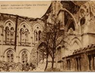 L'intérieur de l'église des Ursulines en ruines à Arras