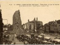 Jour de marché dans un Arras en ruines