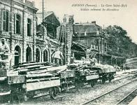 La gare Saint-Roch à Amiens - Soldats enlevant les décombres
